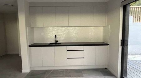 Brand new studio unit with stunning views - Photo 4