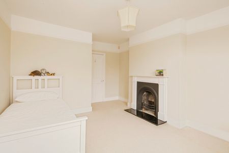 4 Bed Semi-Detached House, Fernlea Road, SW12 - Photo 3