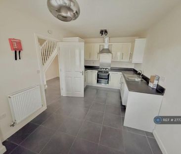 4 bedroom semi-detached house to rent - Photo 6