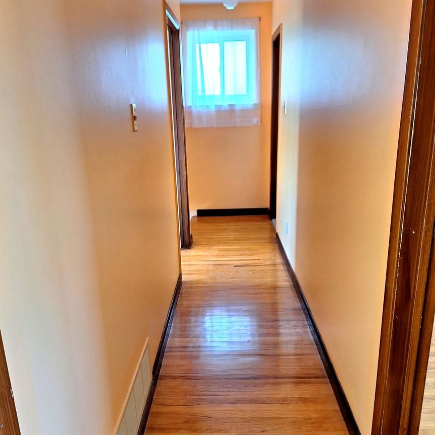 For Lease - 783 Bloor Street, Mississauga, Ontario - Photo 1