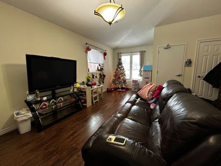 For Lease - 64 Copeman Crescent, Barrie, Ontario - Photo 4