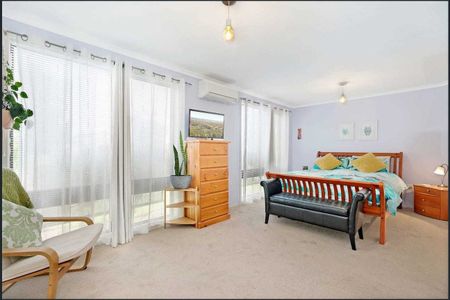 Spacious Family Home in Prime Cranebrook Location - Photo 5