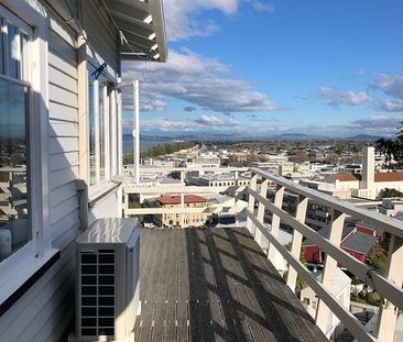 Two Bedroom Flat with Views close to City and Sea - Photo 5