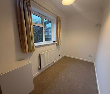 3 bedroom semi-detached bungalow to rent - Photo 2