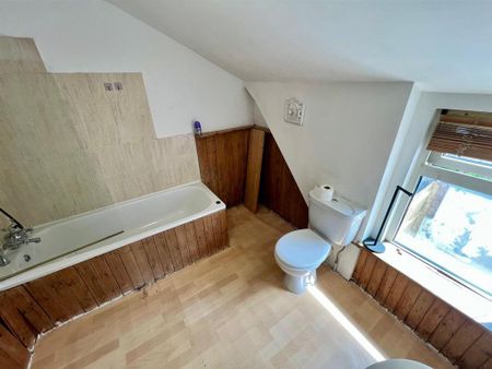 3 bedroom terraced house to rent - Photo 3