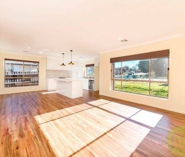 3-Bedroom Townhouse Offering Modern Comfort in Prime Garran Location - Photo 2