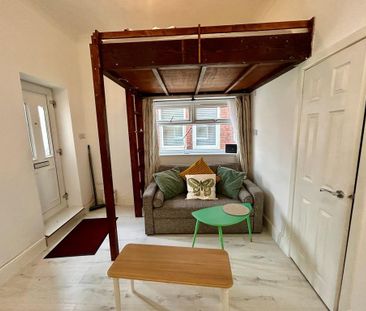 Studio to rent - Photo 2