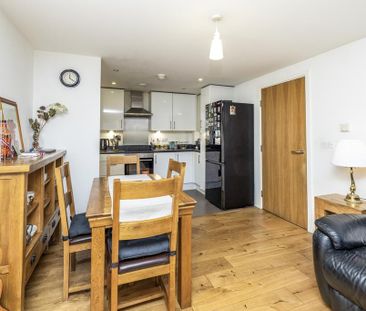 3 bedroom flat to rent - Photo 5