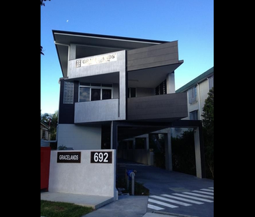 Unit 3, 692 Logan Road, Greenslopes, QLD - Photo 3