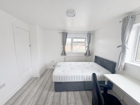 Room in a Shared House, Stothard Road, BS7 - Photo 2