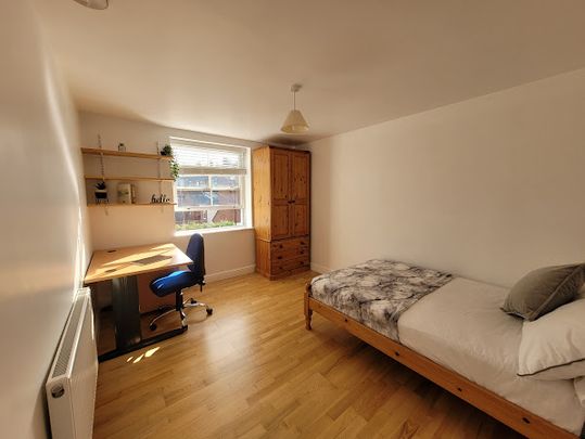 Room 5 Available, 12 Bedroom House, Willowbank Mews – Student Accommodation Coventry - Photo 1