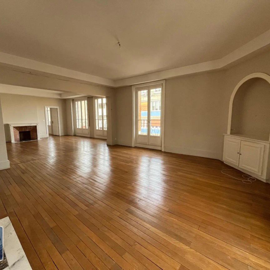 Appartement à louer 6 pièces 209.64m² - Photo 1