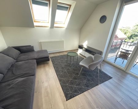 Nappali + két hálós, garázs + kocsibeállós tégla lakás. - Fotó 2