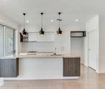 Spacious 3-Bedroom Family Home in Prime Location - Photo 3