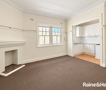 Convenient Two-Bedroom Apartment Close to UNSW & Light Rail - Photo 4