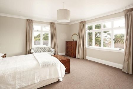 Immaculately presented Character Home Double ... - Photo 2