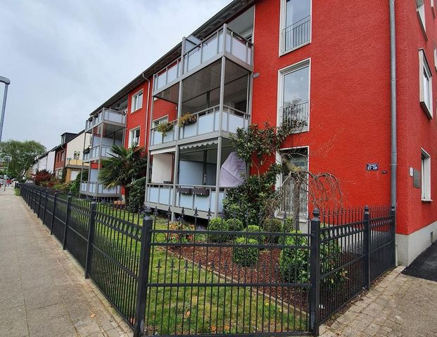 Helle 2-Zimmer-Wohnung mit Balkon im Erdgeschoss - Photo 1