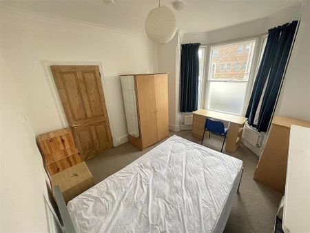 3 bedroom apartment to rent - Photo 5