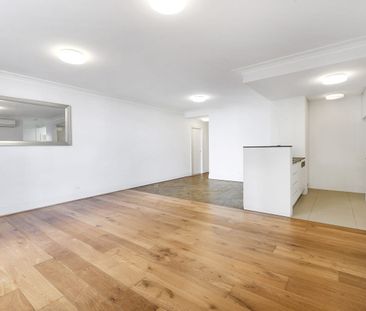 Immaculate Apartment with Extensive Wraparound Terrace - Photo 1
