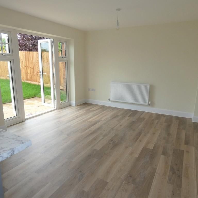 4 bedroom detached house to rent - Photo 1