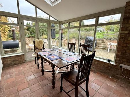 4 bedroom detached house to rent - Photo 4