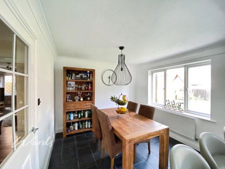 5 bedroom detached house to rent - Photo 3