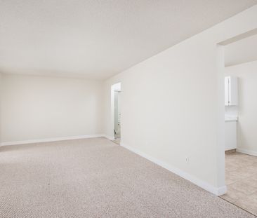 Crystal Court - Photo 2