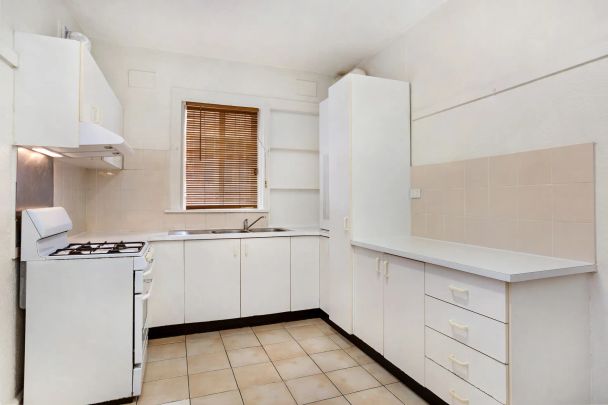 Ideally Positioned Apartment in Walk To Everything Location - Photo 1