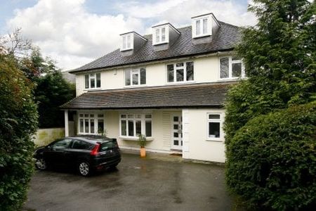 5 bedroom detached house to rent - Photo 2