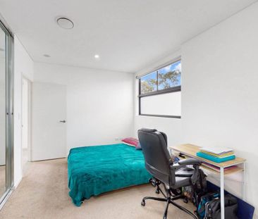 Modern & Private 2-Bedroom Apartment - Photo 4