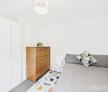 4 bedroom Mid Terraced House - Bishops Rise, Hatfield - Photo 4