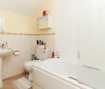 2 bedroom ground floor flat to rent - Photo 5