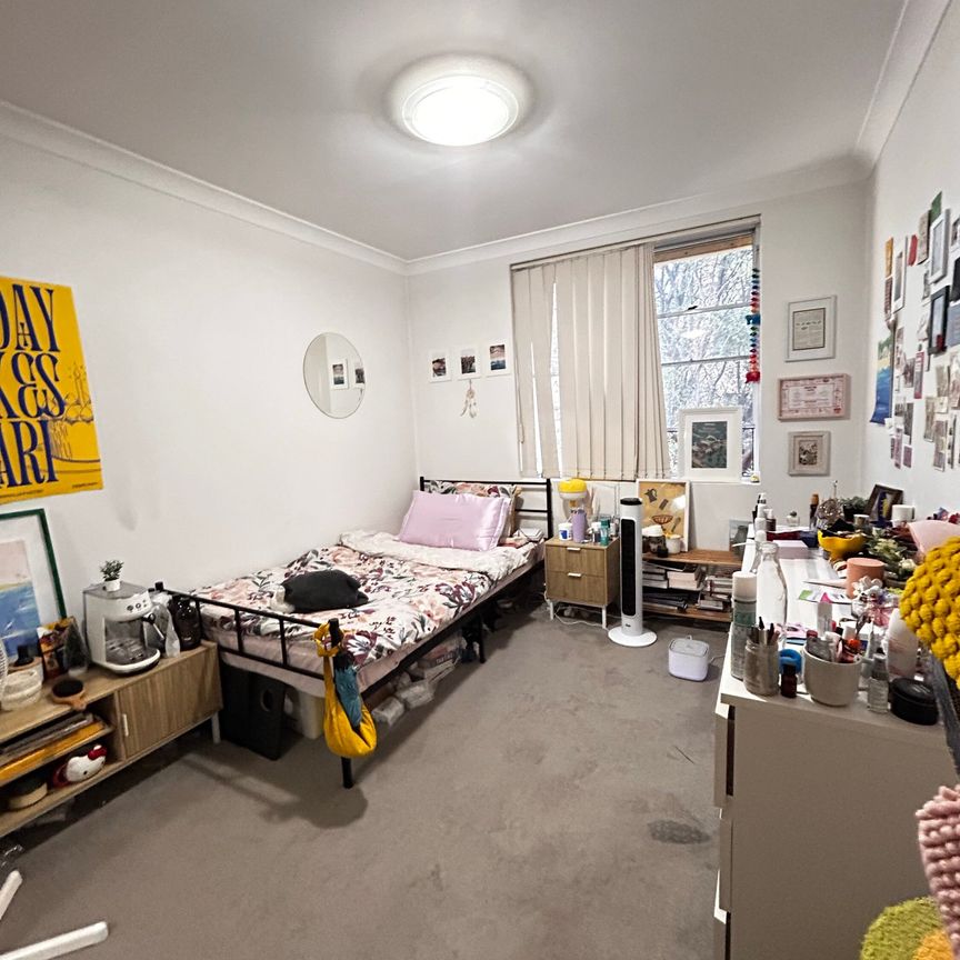 Chippendale - Photo 1