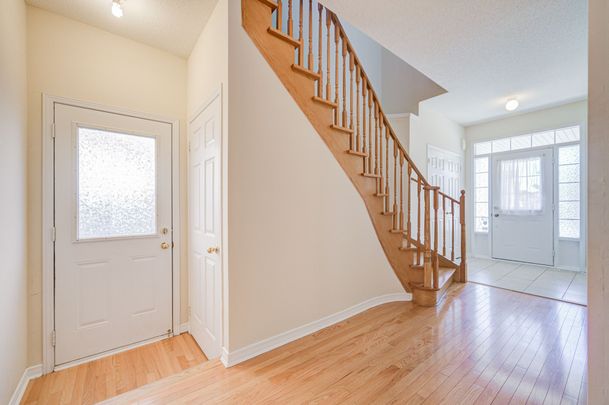 For Lease - 30 London Pride Drive, Richmond Hill, Ontario - Photo 1