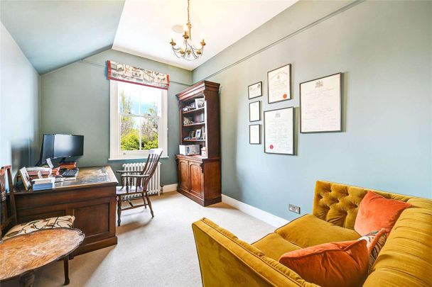 A wonderful five bedroom family home in the popular 'Nightingale Triangle.' - Photo 1