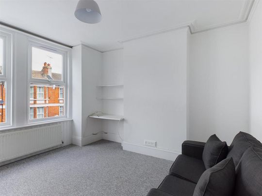 4 bedroom terraced house to rent - Photo 1