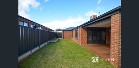 Modern, Spacious, Family Home - Photo 3