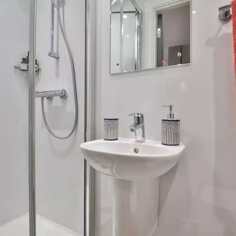 Classic 2 Bed Apartment - Photo 1
