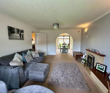 3 bedroom detached bungalow to rent - Photo 1
