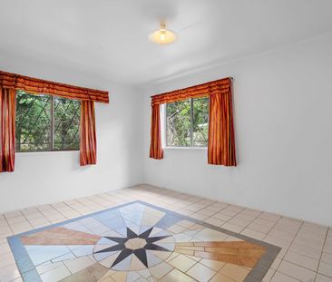 Charming Low-set Brick - Photo 2