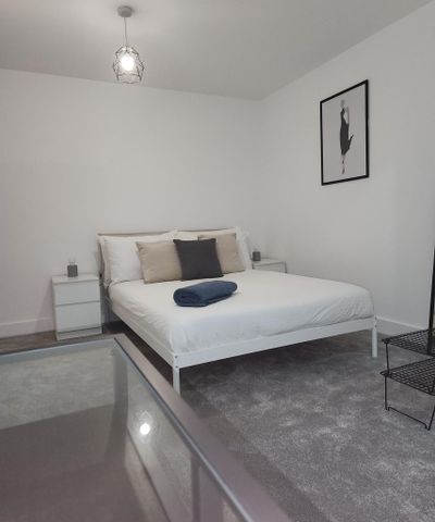 3 bedroom flat to rent - Photo 3