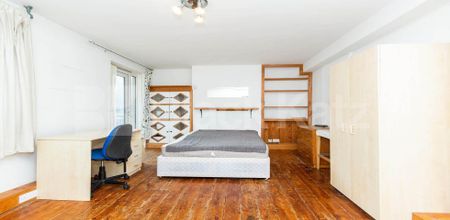 3 Bedroom, 1 bath, 1 reception Flat - Photo 3