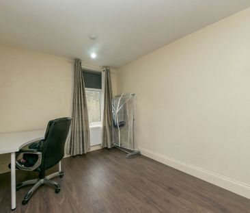 21 BRITANNIA ROAD MORLEY LEEDS - Photo 2