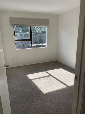 Spacious and sunny family home - Photo 5