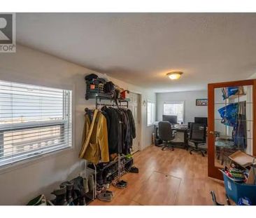 Penticton 2 bedroom house w secure garage - Photo 4