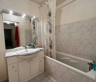 Location Appartement 2 pièces 49m² LA SEYNE SUR MER 83500 - Photo 6