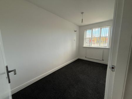Lovely 2 Bed Modern House To Let In Cradley Heath - Photo 3