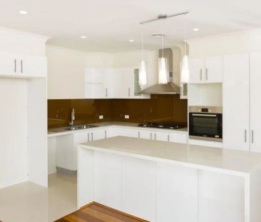 Spacious Family Home - Photo 3