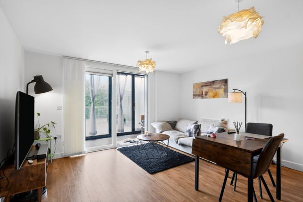 Roseberry Place, London, E8 3GB - Photo 1