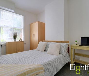 3 bedroom flat to rent - Photo 2